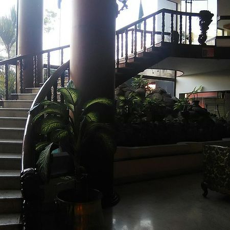 The Woods Manor Mg Road Hotel Kochi Exterior photo