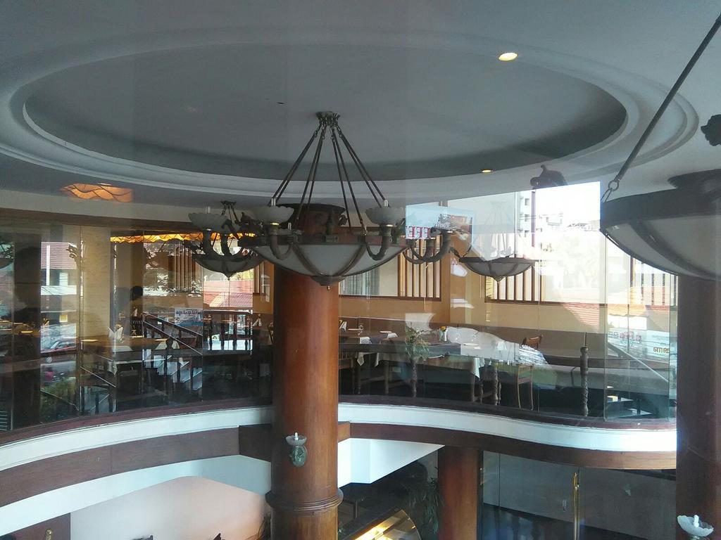 The Woods Manor Mg Road Hotel Kochi Exterior photo