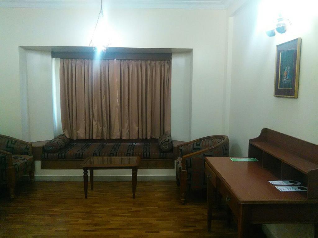 The Woods Manor Mg Road Hotel Kochi Exterior photo