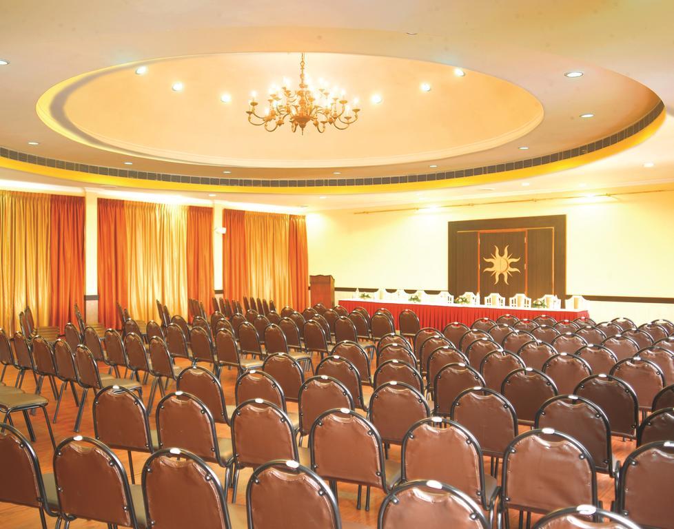 The Woods Manor Mg Road Hotel Kochi Exterior photo
