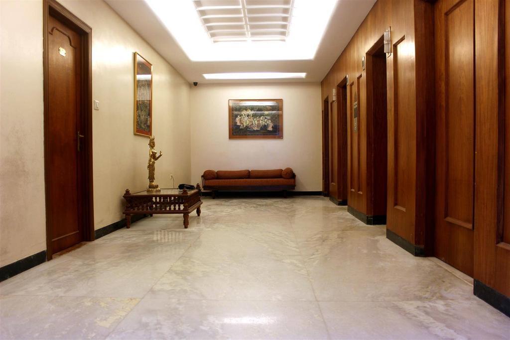 The Woods Manor Mg Road Hotel Kochi Exterior photo