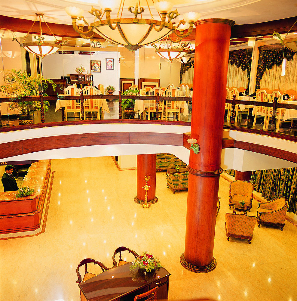 The Woods Manor Mg Road Hotel Kochi Exterior photo